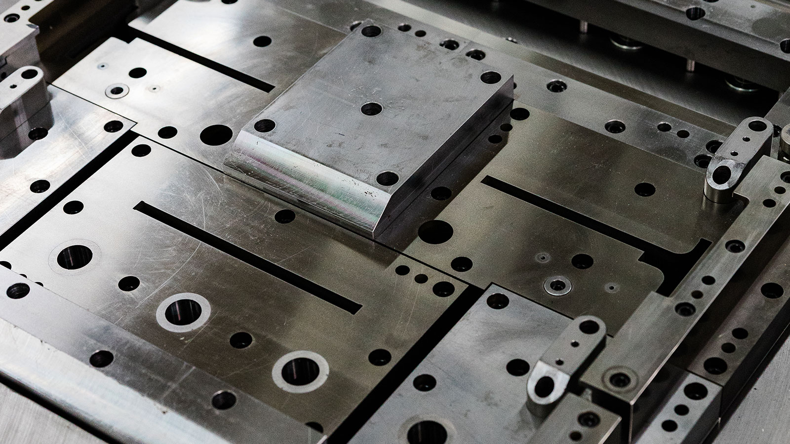 Another closeup angle of an intricate die build.